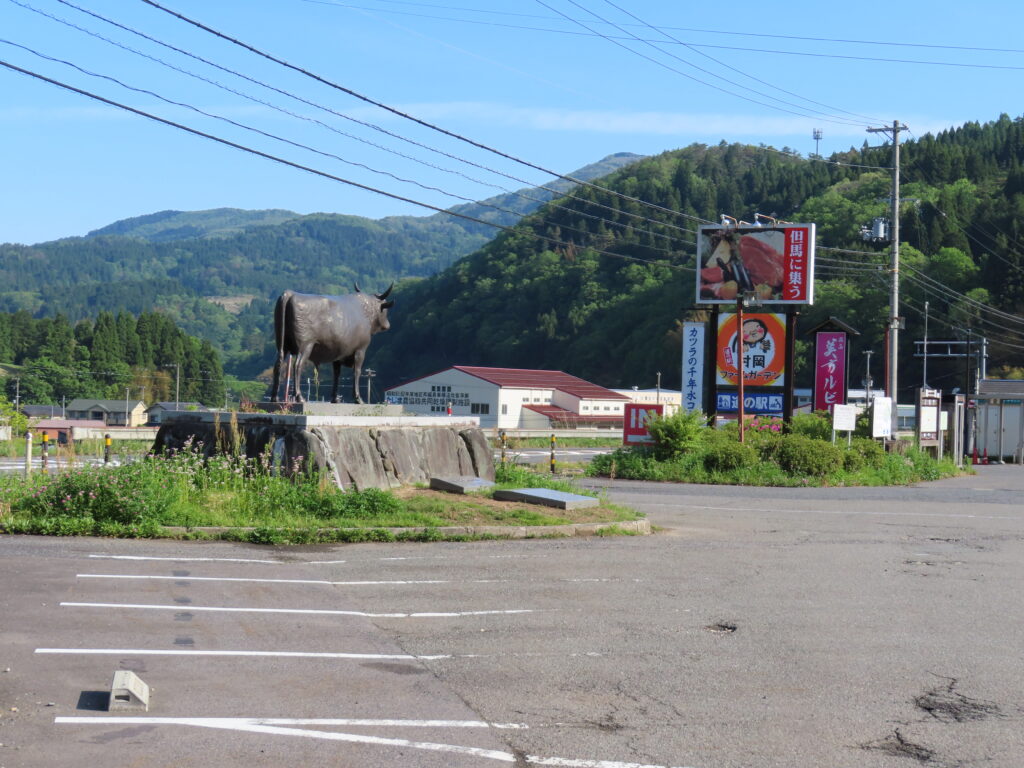 道の駅村岡ファームガーデンの牛の銅像